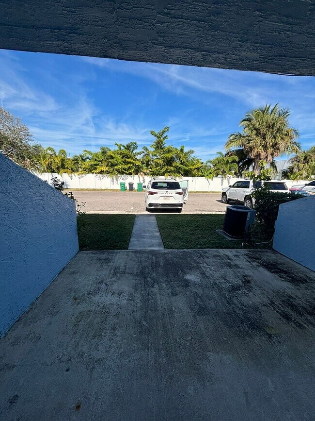 Building Photo - 914 Shorewinds Dr