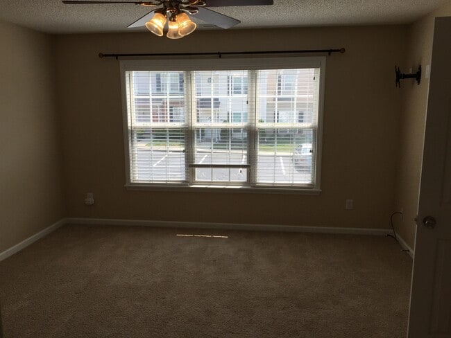 Building Photo - 8605 London Park Ct