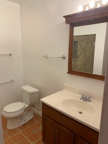 Building Photo - 2620 Dayton N St