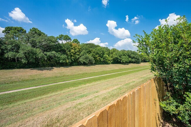 Building Photo - 15823 Kings Cypress Ln