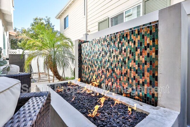 Building Photo - 28814 S Lake Dr