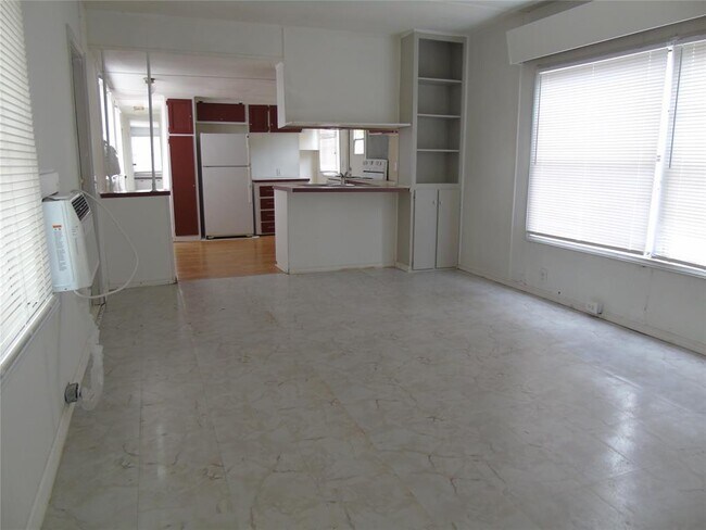 Building Photo - 910 Bunton Ln