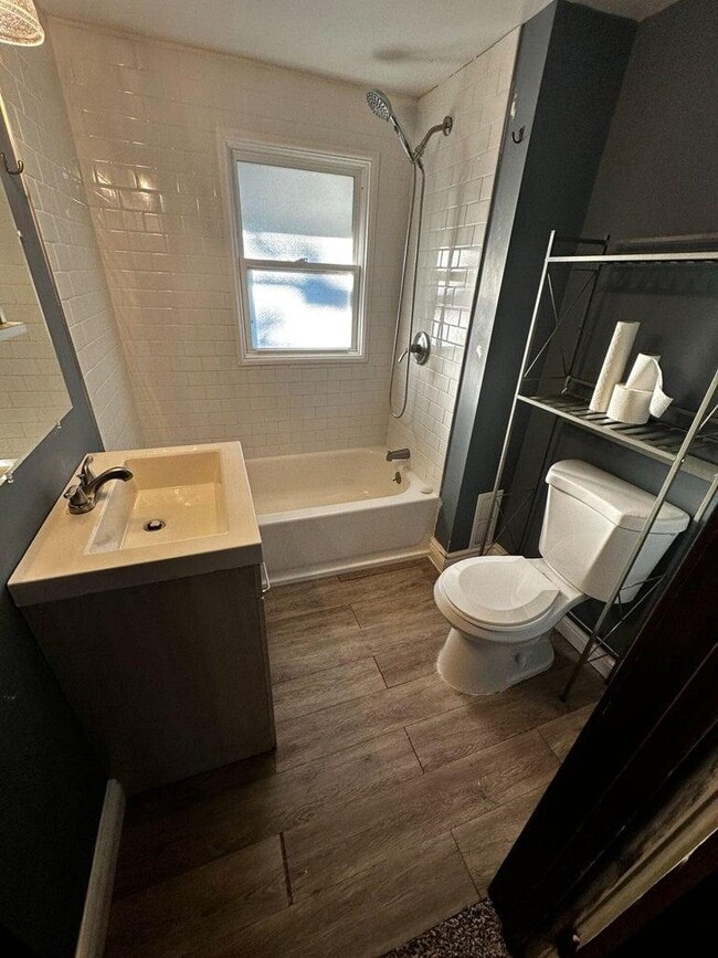 Building Photo - 405 Beech St