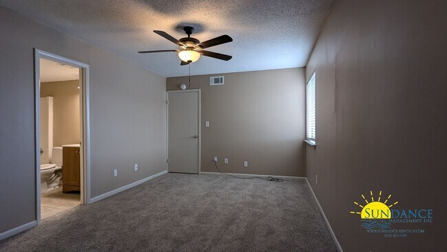 Building Photo - 2-Bedroom Condo with Direct Water Access and Scenic Views!