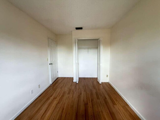 Building Photo - 13986 Morning Glory Dr