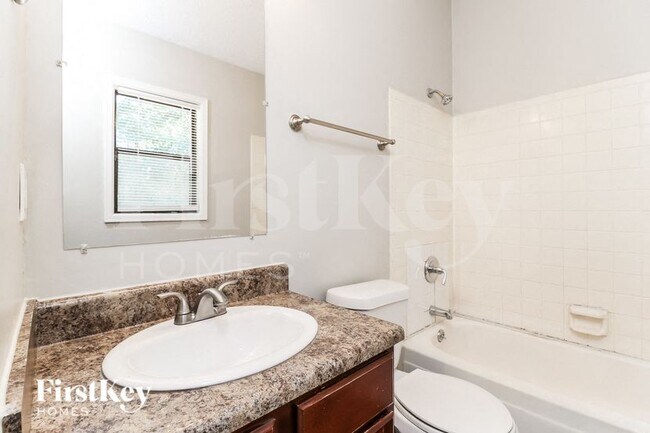 Building Photo - 934 Lake Watch Dr