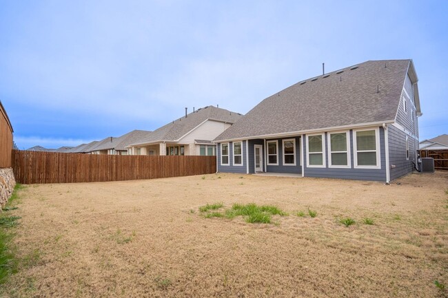 Building Photo - Welcome home to this light and bright home!