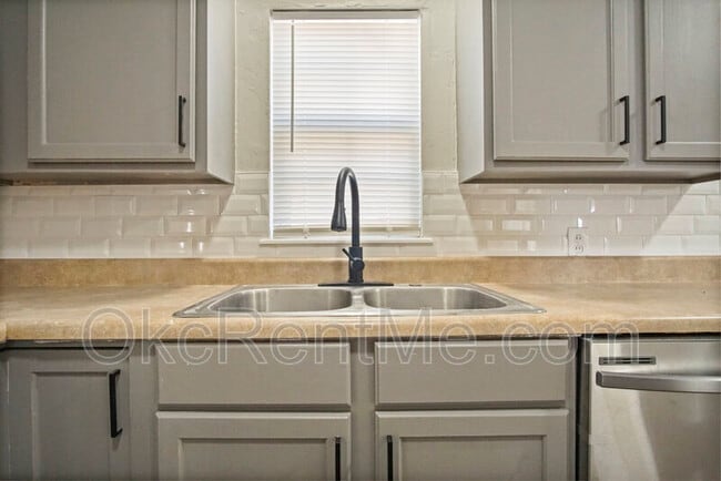 Building Photo - 6703 NW 25th St