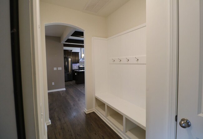 Building Photo - 4515 Wedge Dr