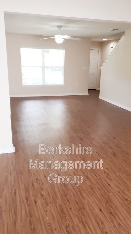 Building Photo - 1012 Dossey Oaks Ln