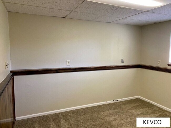 Building Photo - Incredible House and Yard!