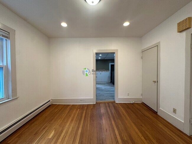 Building Photo - 333 Medford St