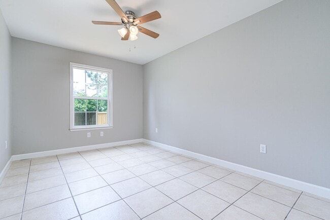 Building Photo - 309 Green Oak Dr