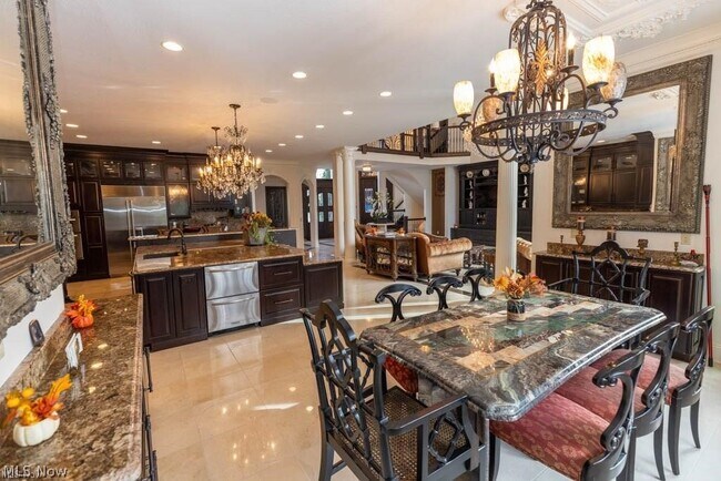 Building Photo - 3600 Oxford Cir