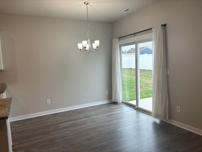 Building Photo - Beautiful 3 Bed 2 Bath Home in Shelbyville