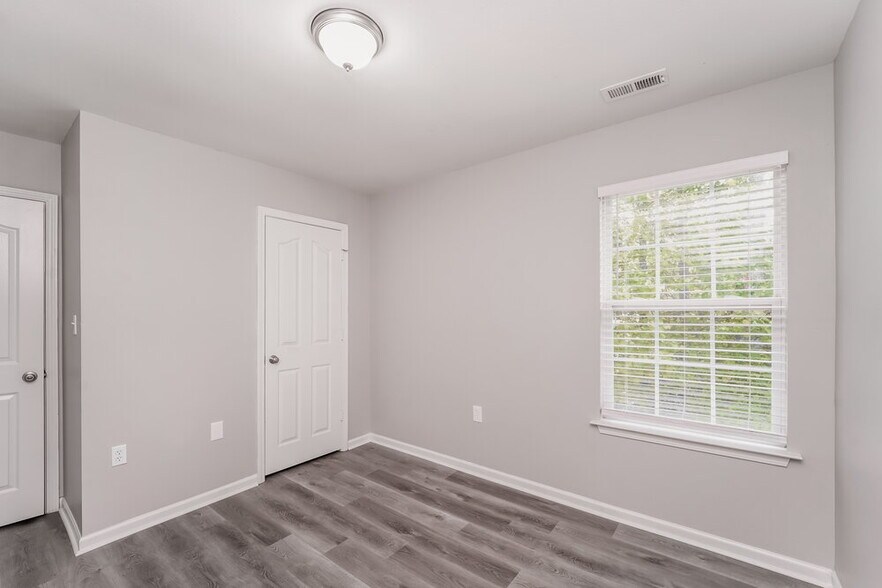 Building Photo - 5122 Grays Ridge Dr