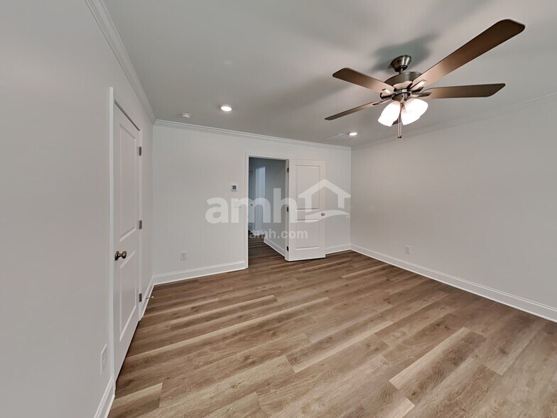 Building Photo - 1051 Highland Walk