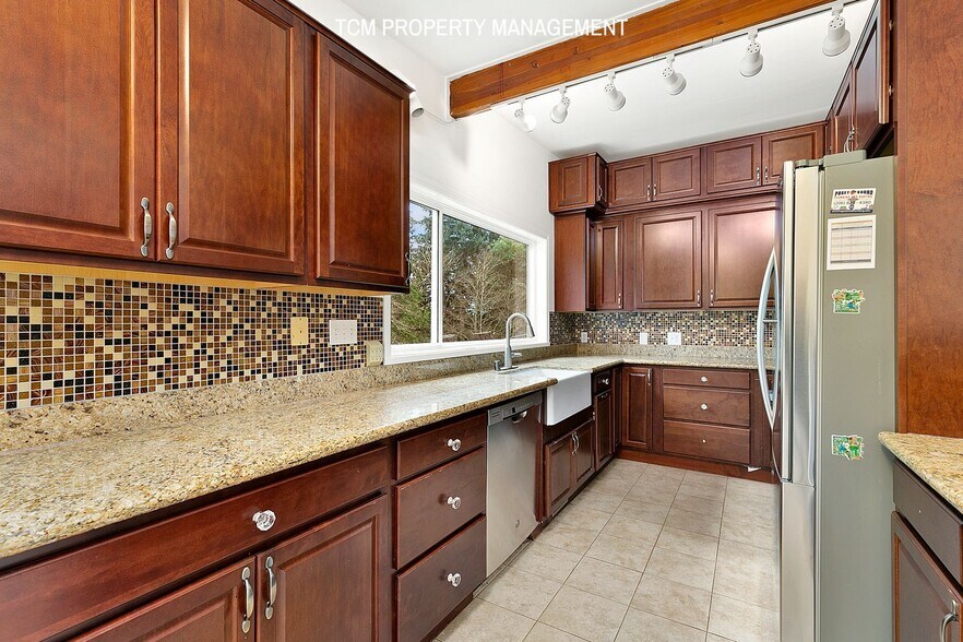 Building Photo - 14215 SE 41st St