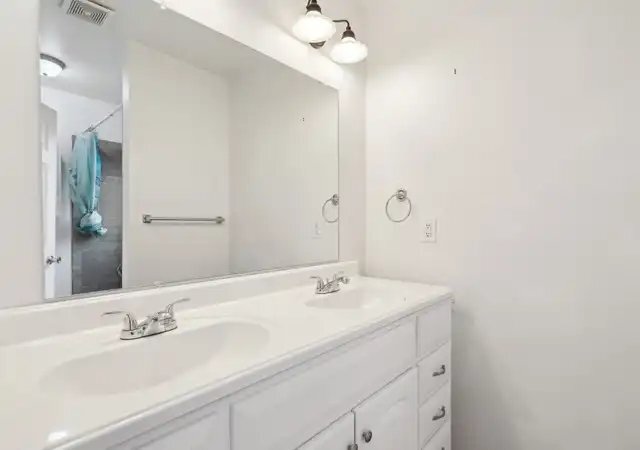 Building Photo - 5611 Commercial Ave