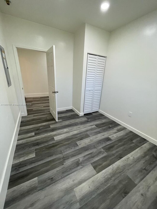 Building Photo - 2137 SE Glenrock Terrace