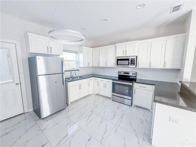 Building Photo - 13 Puffin Ave