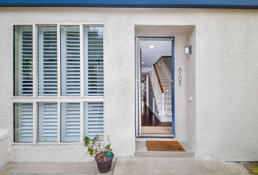 Building Photo - 7301 Vista del Mar