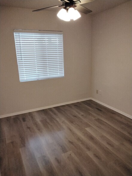 Extra bedroom - 3253 W Country Gables Dr