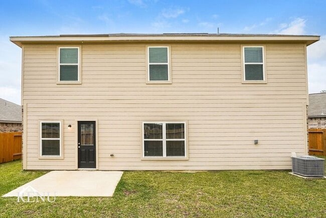 Building Photo - 25342 Shadowdale Dr