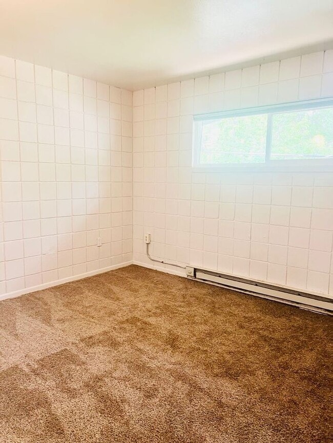 Building Photo - 2 WEEKS FREE! One-bedroom Apartment Near City Park! UTILITIES INCLUDED Gas/Trash/Water/Sewer