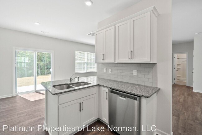 Building Photo - 5 br, 3 bath House - 16116 Trenton Green Lane