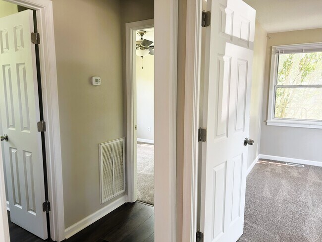 Building Photo - 133 Green Meadow Dr