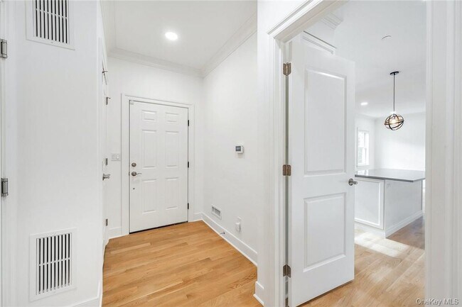 Building Photo - 233 Lincoln Ave