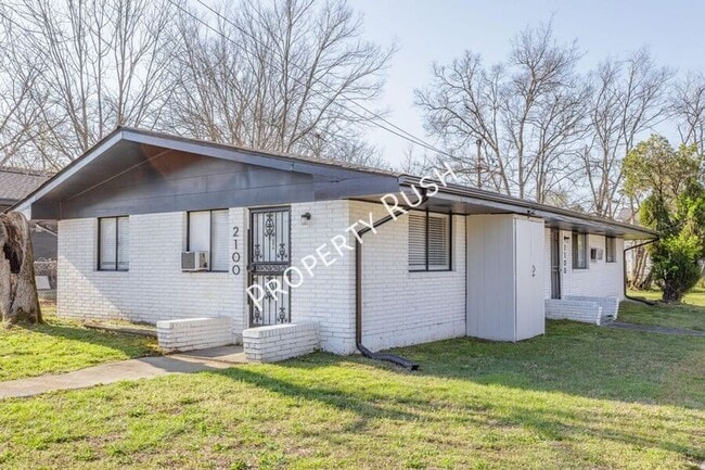Primary Photo - 2100 Bennett Ave