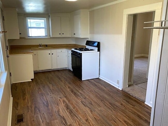 Building Photo - 2 Bedroom, 1 Bath House in Laurel