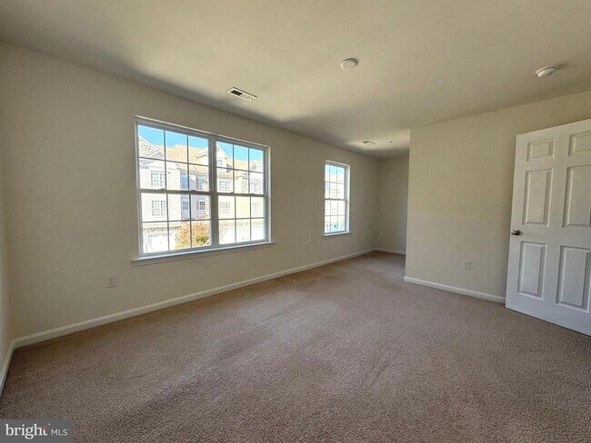 Building Photo - 3635 Glouster Dr