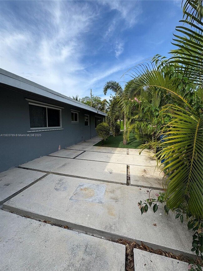 Building Photo - 1134 NW 6th Ave
