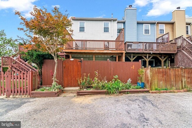 Building Photo - 689 Clearview Ave