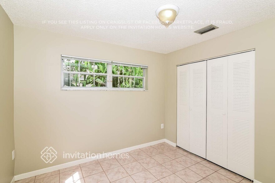 Building Photo - 9949 W Daffodil Ln