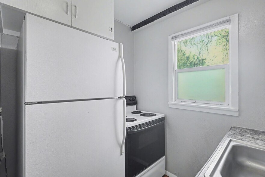 Building Photo - 207 N Santa Fe Ave