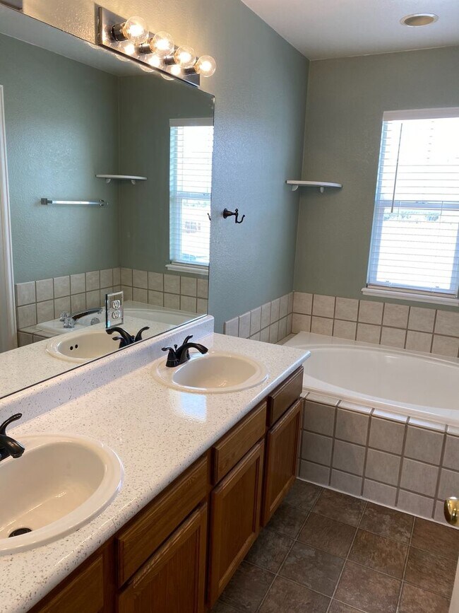 Building Photo - 14215 White Peak Dr