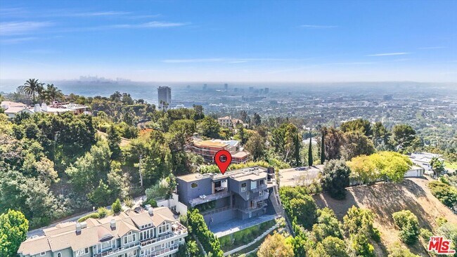 Building Photo - 9400 Readcrest Dr