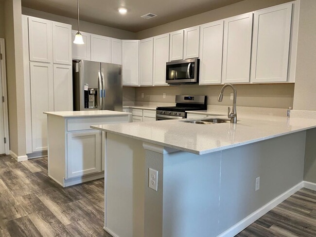 Building Photo - Shalom Park Townhouse