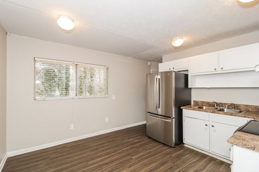 Building Photo - 479 Clara Dr