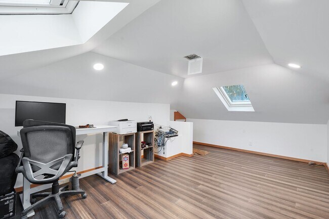Building Photo - Lake Oswego 4 Bedroom Home w/View of Willa...
