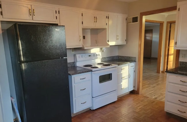 Building Photo - Don't miss out on this beautiful home!