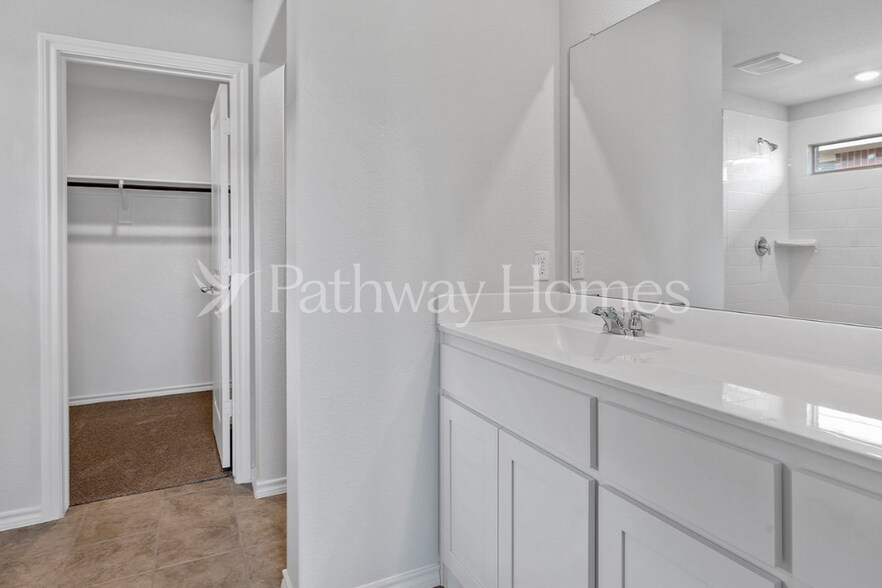 Building Photo - 9449 Golden Tree Ave