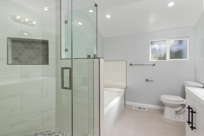 Building Photo - 4668 St Clair Ave