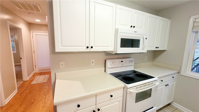 Building Photo - 123 Perkins Pl