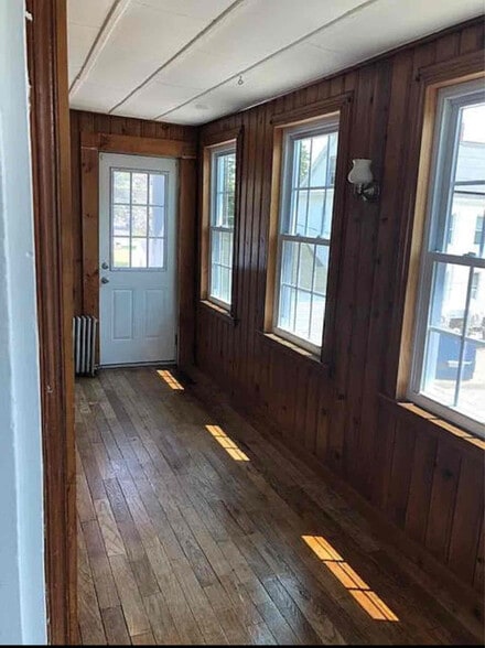 Building Photo - 93 Lake St