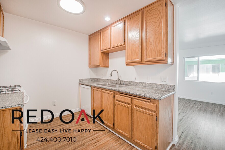 Building Photo - 326 S Westlake Ave